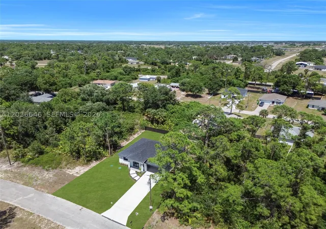 3rd image of 5035 Spinnaker Rd, La Belle, FL 33935 | MLS# A12036646