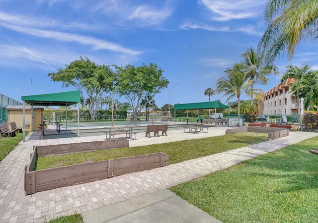 Homes for sale in Margate, FL | 6570 Royal Palm Boulevard, Margate, FL 33063 | Houzeo