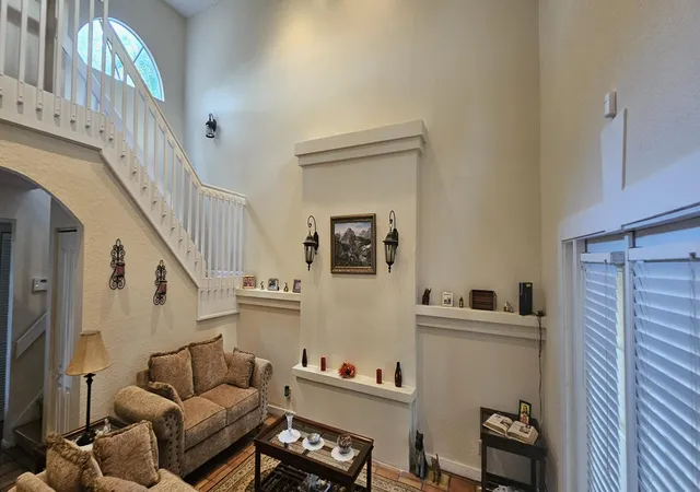 3rd image of 11453 Lakeview Dr, Coral Springs, FL 33071