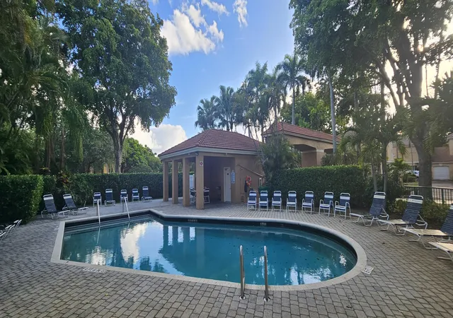 2nd image of 11453 Lakeview Dr, Coral Springs, FL 33071
