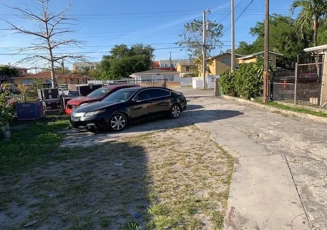 3rd image of 1850 Nw 35Th St, Miami, FL 33142 | MLS# B26040838