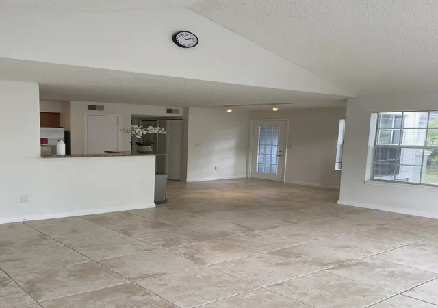2nd image of 1020 Crystal Wy #H, Delray Beach, FL 33444 | MLS# B26040861