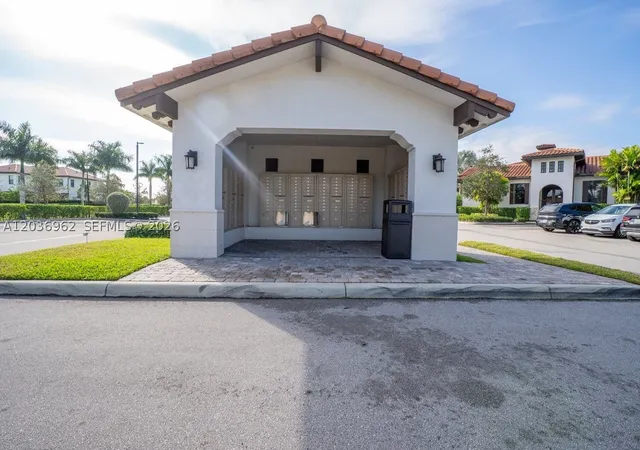 Homes for sale in Parkland, FL | 8725 Parkland Bay Dr, Parkland, FL 33076 | MLS# A12036962