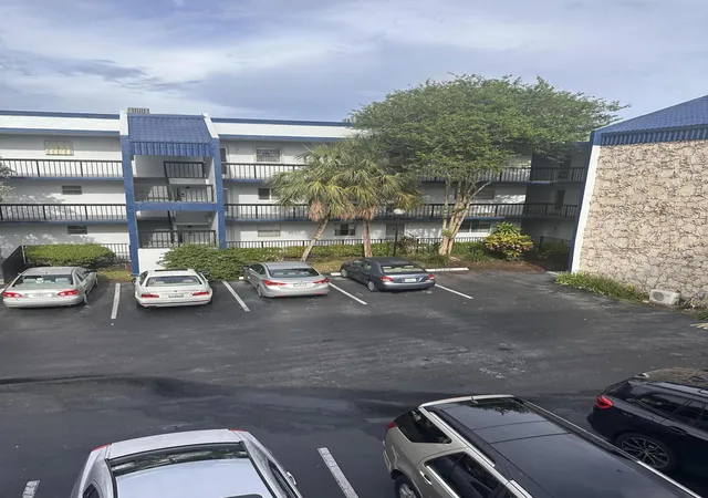 4th image of 3090 Holiday Springs Blvd #310, Margate, FL 33063 | MLS# B26041016