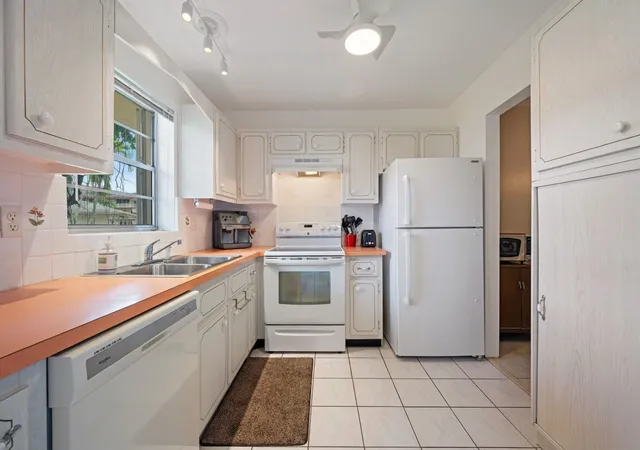 2nd image of 5300 Washington St #108d, Hollywood, FL 33021 | MLS# B26041031