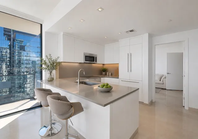 Photo 4 of Condo for sale at 68 Se 6Th St #3301, Miami, FL 33131 | MLS# A12036392 | Listing updated on 2026-06-19