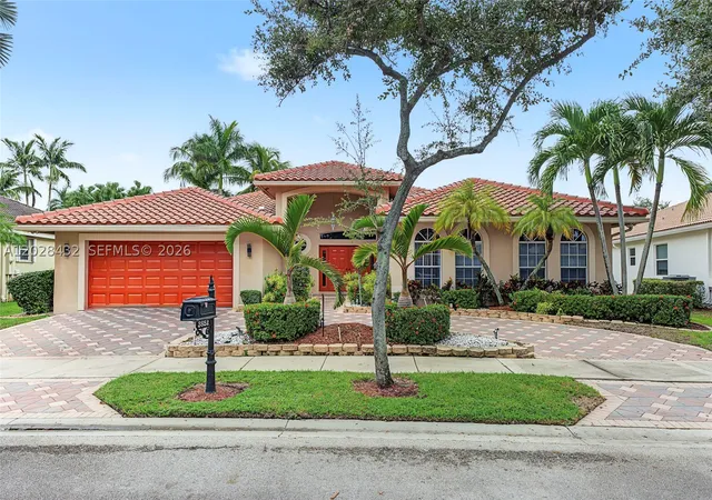 Single family home for sale at 3852 Oak Ridge Cir, Weston, FL 33331 | MLS# A12028432
