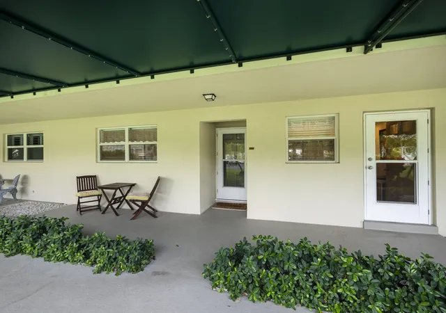 2nd image of 52 Yacht Clb Dr, North Palm Beach, FL 33408