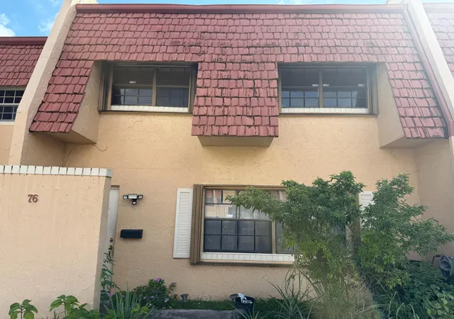 Homes for sale in Tamarac, FL | 76 Ann Lee Ln, Tamarac, FL 33319 | MLS# B26041367