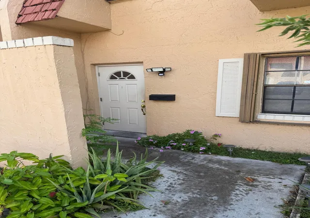 Homes for sale in Tamarac, FL | 76 Ann Lee Ln, Tamarac, FL 33319 | MLS# B26041367
