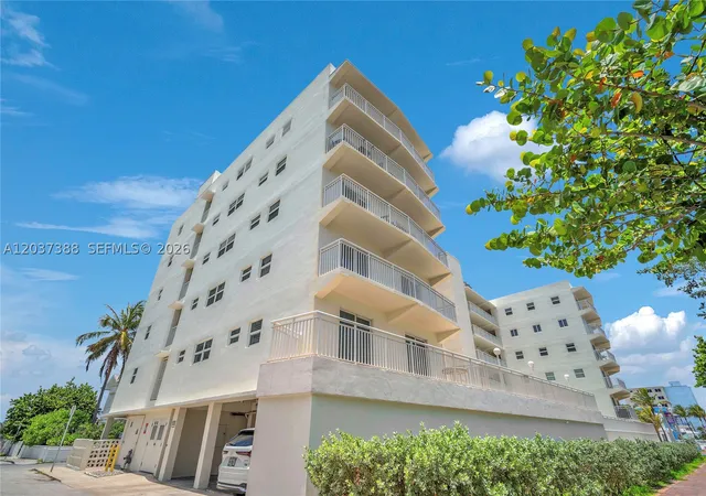2nd image of 901 S Surf Rd, Hollywood, FL 33019