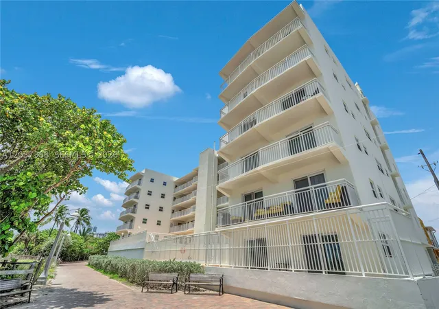 3rd image of 901 S Surf Rd, Hollywood, FL 33019