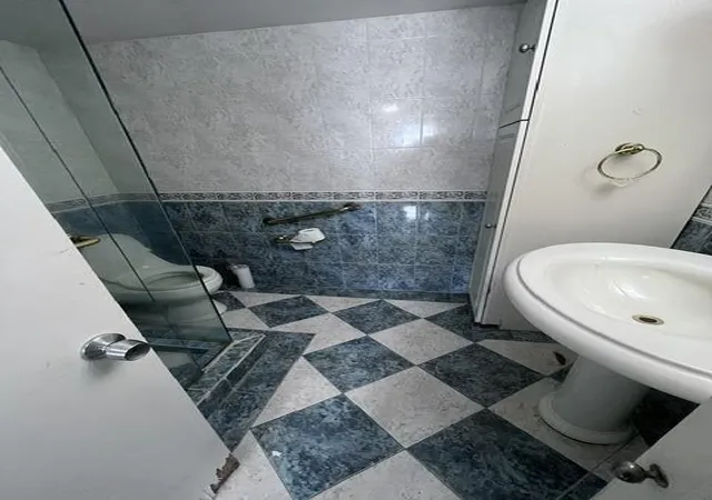 2nd image of 2841 Ne 163Rd St, North Miami Beach, FL 33160