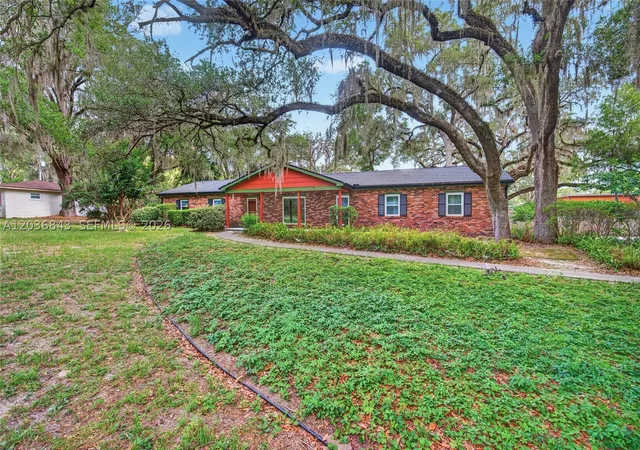 Photo 3 of Single family home for sale at 1944 Sw 48th Avenue, Gainesville, FL 32608 | MLS# A12036843 | Listing updated on 2026-10-07