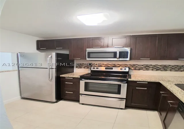 Listing Photo 2 - Condo for sale in building located at 9460 Sunrise Lakes Blvd, Sunrise, FL 33322 - Unit #309