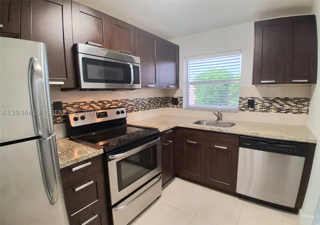 Listing Photo 3 - Condo for sale in building located at 9460 Sunrise Lakes Blvd, Sunrise, FL 33322 - Unit #309