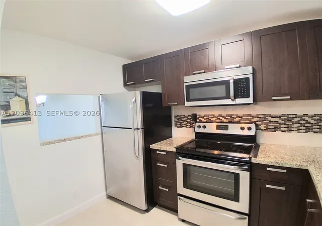 Listing Photo 4 - Condo for sale in building located at 9460 Sunrise Lakes Blvd, Sunrise, FL 33322 - Unit #309