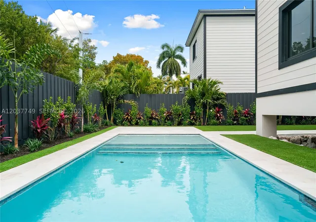 2nd image of 17 Coral Way, Key Largo, FL 33037 | MLS# A12037749