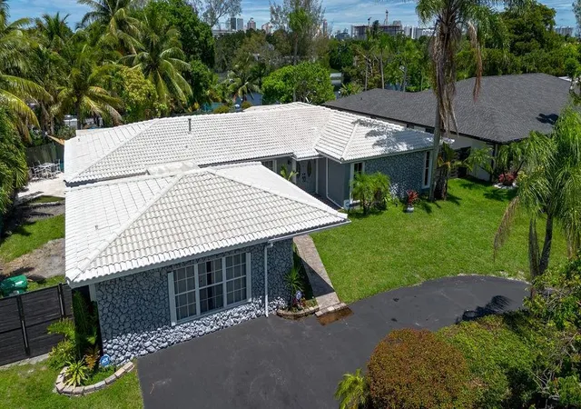 1st image of 19885 Ne 22nd Ave, Miami, FL 33180 | MLS# B26041579