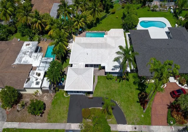 5th image of 19885 Ne 22Nd Ave, Miami, FL 33180 | MLS# B26041579