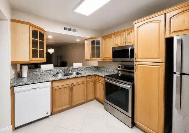 3rd image of 3516 Whitehall Dr #105, West Palm Beach, FL 33401 | MLS# B26041599