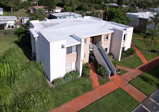 3rd image of 1310 Ne 14Th Ct #K17, Jensen Beach, FL 34957 | MLS# B26041623