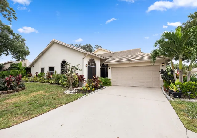 Homes for sale in Boynton Beach, FL | 10933 Stafford Cir S, Boynton Beach, FL 33436 | MLS# B26041702