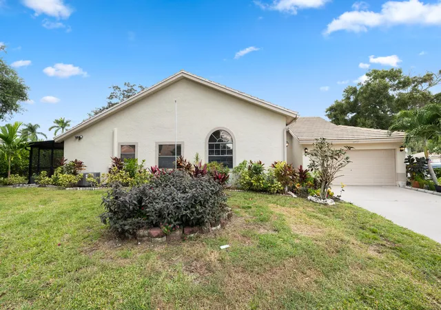 Homes for sale in Boynton Beach, FL | 10933 Stafford Cir S, Boynton Beach, FL 33436 | MLS# B26041702