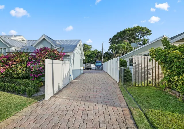 Homes for sale in North Palm Beach, FL | 418 Oyster Rd, North Palm Beach, FL 33408 | MLS# B26041693