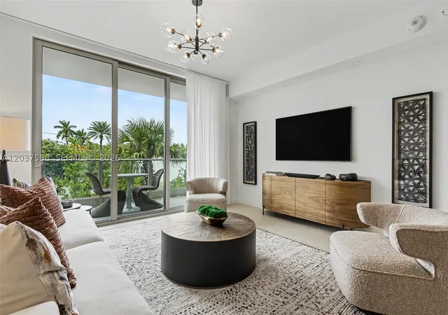 Listing Photo 3 - Condo for sale in building located at 2200 Brickell Ave, Miami, FL 33129 - Unit #220