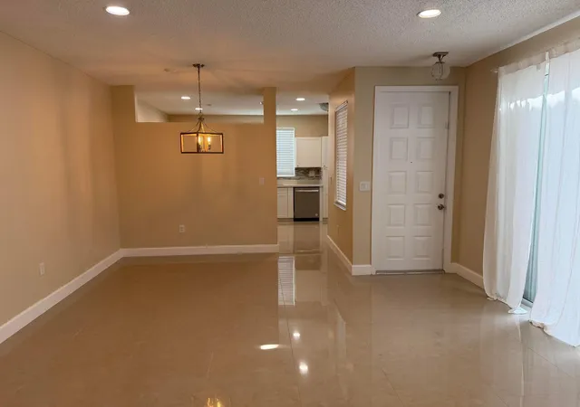 4th image of 940 Doveplum Ct, Hollywood, FL 33019 | MLS# B26041749