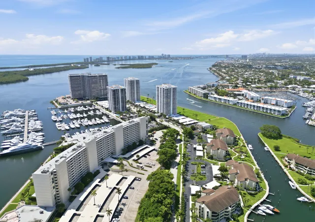 Homes for sale in North Palm Beach, FL | 124 Lakeshore Drive, North Palm Beach, FL 33408 | Houzeo