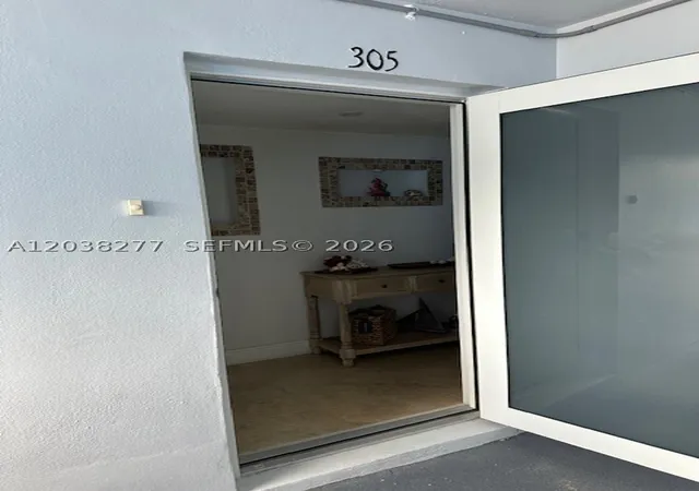 2nd image of 320 S Surf Rd #305, Hollywood, FL 33019 | MLS# A12038277