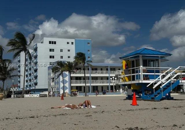 2nd image of 320 S Surf Rd, Hollywood, FL 33019