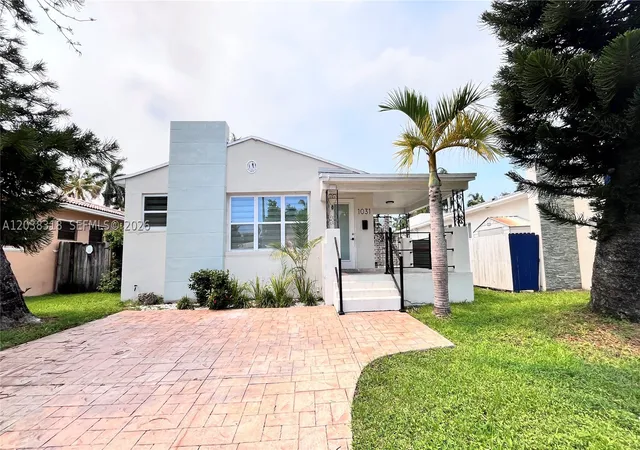 Photo 1 of Single family home for sale at 1031 Hollywood Blvd, Hollywood, FL 33019 | MLS# A12038318 | Listing updated on 2026-10-08