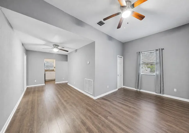 3rd image of 3207 Pinewood Ave, West Palm Beach, FL 33407 | MLS# B26041922
