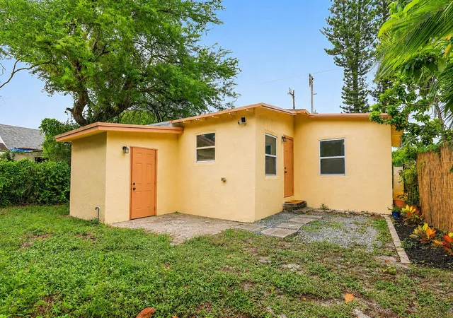 8th image of 3207 Pinewood Ave, West Palm Beach, FL 33407 | MLS# B26041922