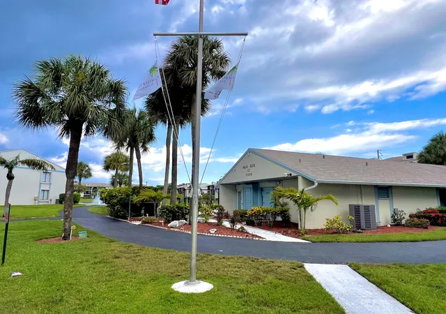 2nd image of 1104 Grn Pine Blvd, West Palm Beach, FL 33409