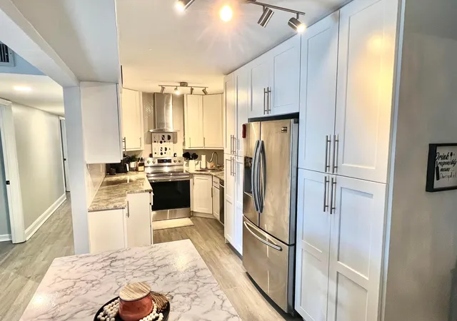 3rd image of 1104 Green Pine Blvd #G1, West Palm Beach, FL 33409 | MLS# B26041933