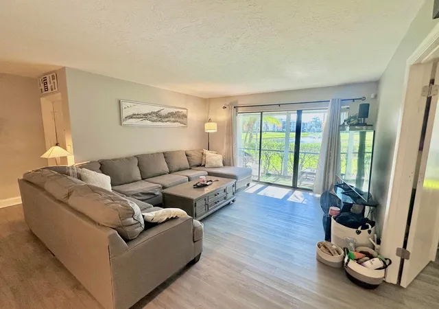 4th image of 1104 Green Pine Blvd #G1, West Palm Beach, FL 33409 | MLS# B26041933