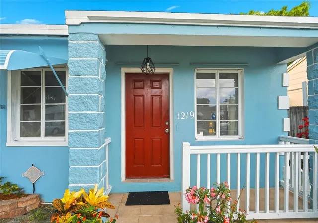 Homes for sale in Lake Worth, FL | 1219 N E St, Lake Worth, FL 33460 | MLS# B26041961
