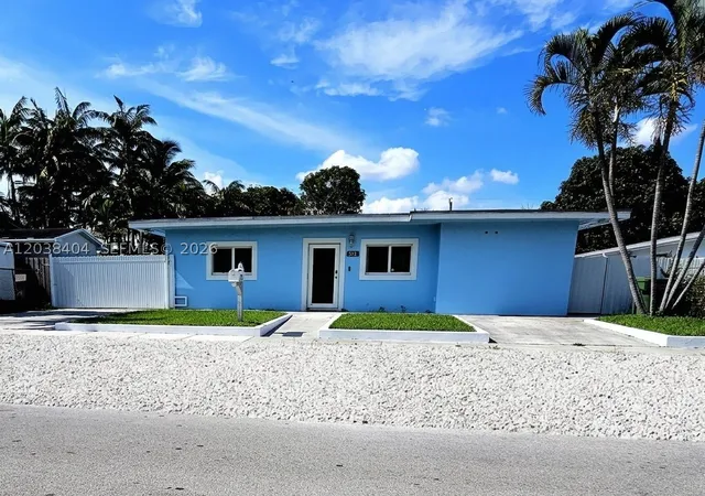 Photo 3 of Single family home for sale at 572 38th St, Hialeah, FL 33013 | MLS# A12038404 | Listing updated on 2026-10-09