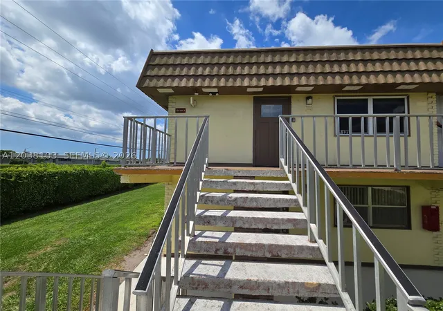3rd image of 121 Saxony C, Delray Beach, FL 33446