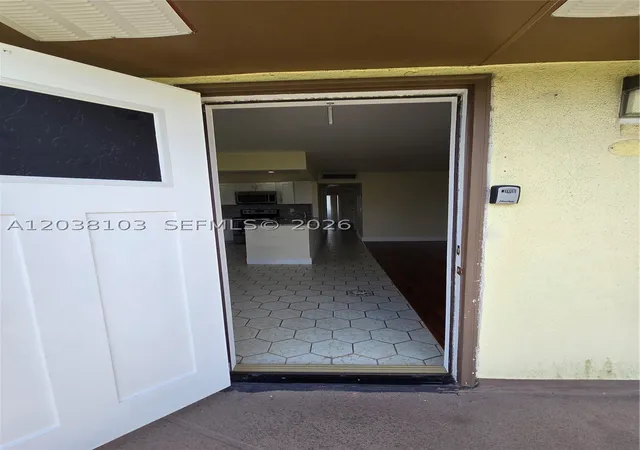 4th image of 121 Saxony C, Delray Beach, FL 33446