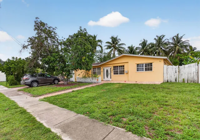 Homes for sale in Lauderdale Lakes, FL | 4390 Nw 35th Ave, Lauderdale Lakes, FL 33309 | MLS# B26042009