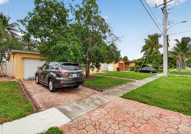 Homes for sale in Lauderdale Lakes, FL | 4390 Nw 35Th Ave, Lauderdale Lakes, FL 33309 | MLS# B26042009