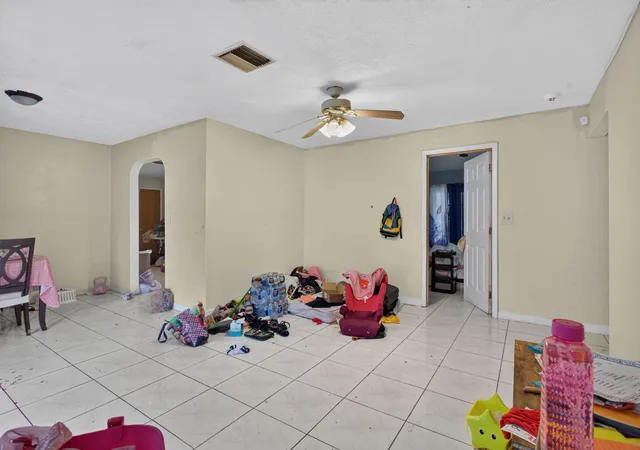 Homes for sale in Lauderdale Lakes, FL | 4390 Nw 35Th Ave, Lauderdale Lakes, FL 33309 | MLS# B26042009
