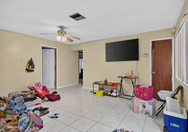 Homes for sale in Lauderdale Lakes, FL | 4390 Nw 35Th Ave, Lauderdale Lakes, FL 33309 | MLS# B26042009