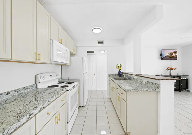 Homes for sale in Tamarac, FL | 5190 E Sabal Palm Blvd #209, Tamarac, FL 33319 | MLS# B26042040