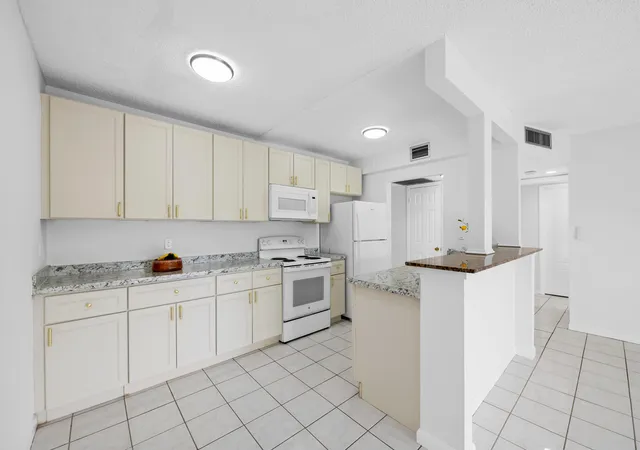 Homes for sale in Tamarac, FL | 5190 E Sabal Palm Blvd #209, Tamarac, FL 33319 | MLS# B26042040